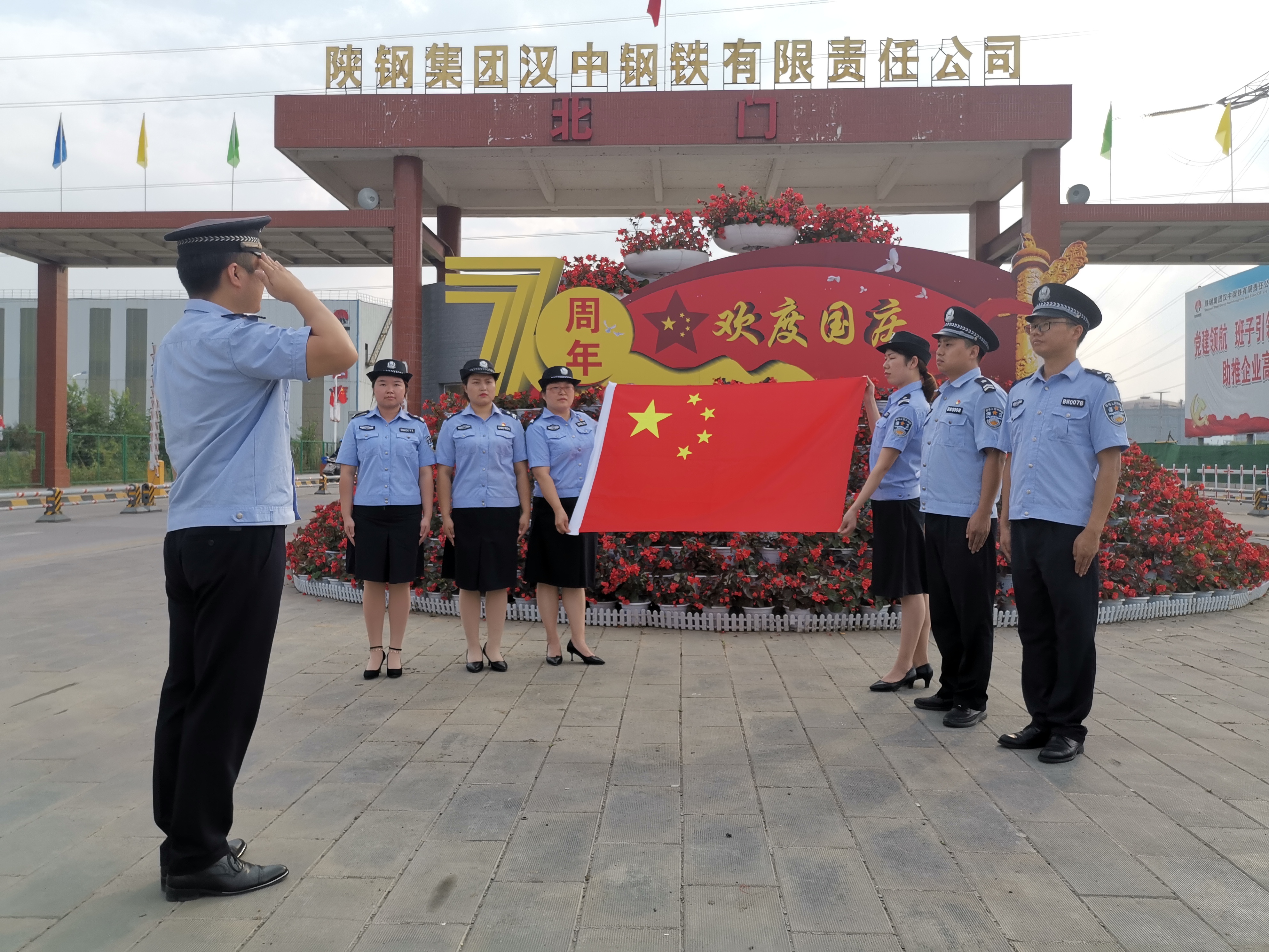 【钢城文苑】我用忠诚 护您长安 祝福祖国 繁荣昌盛