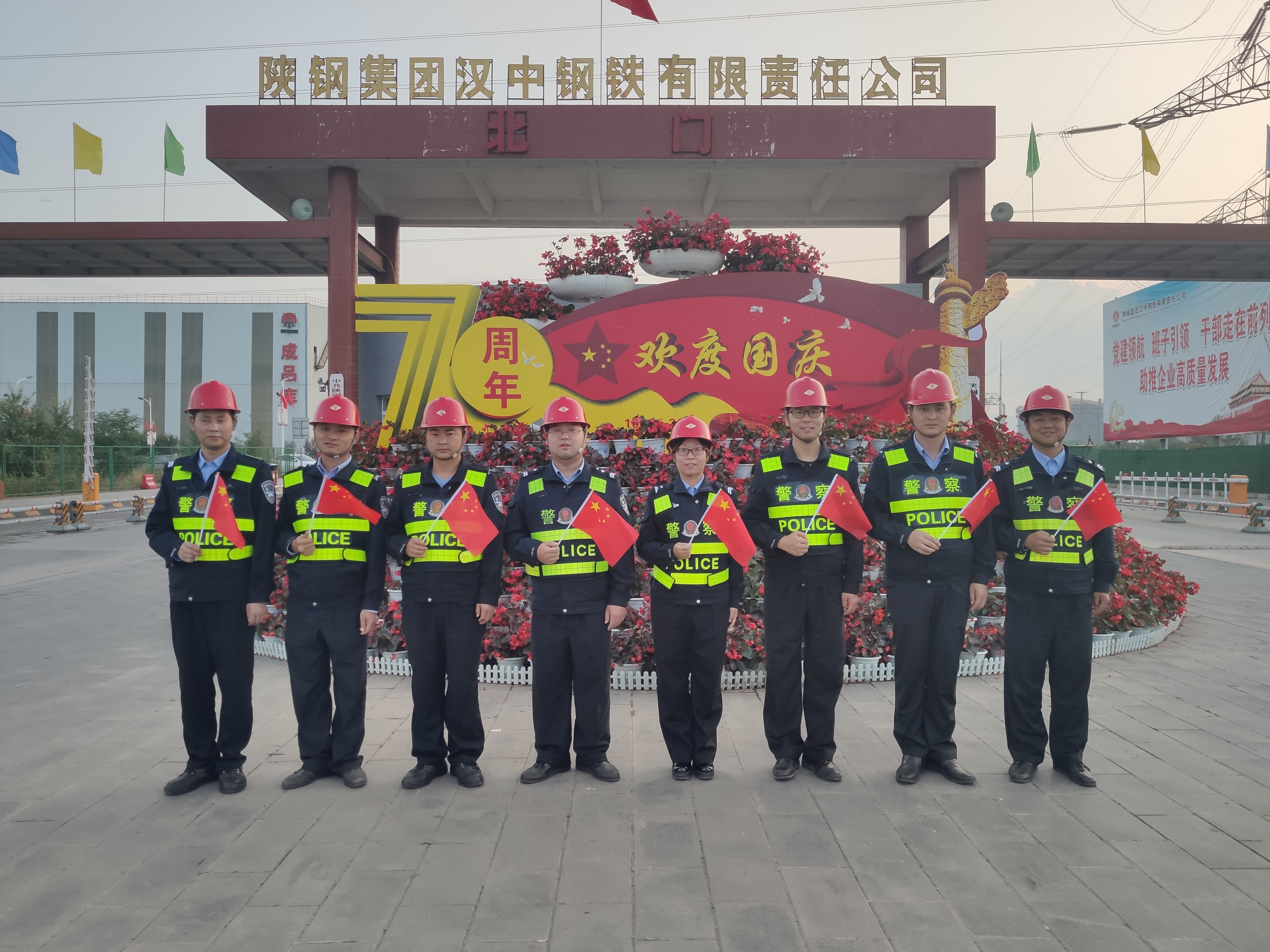 【钢城文苑】我用忠诚 护您长安 祝福祖国 繁荣昌盛