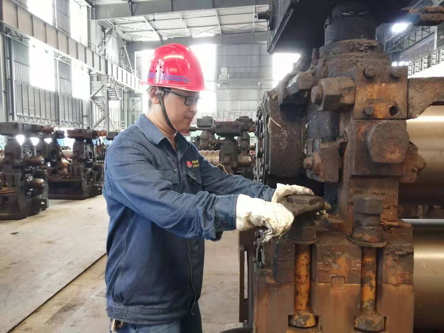 【钢城文苑】坚守中的好男儿