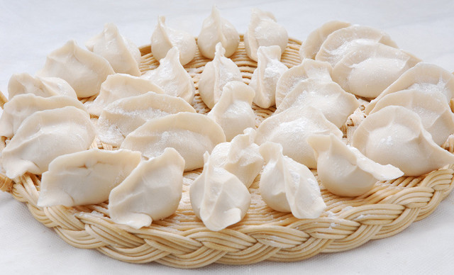 【钢城文苑】饺子皮里的“爱”