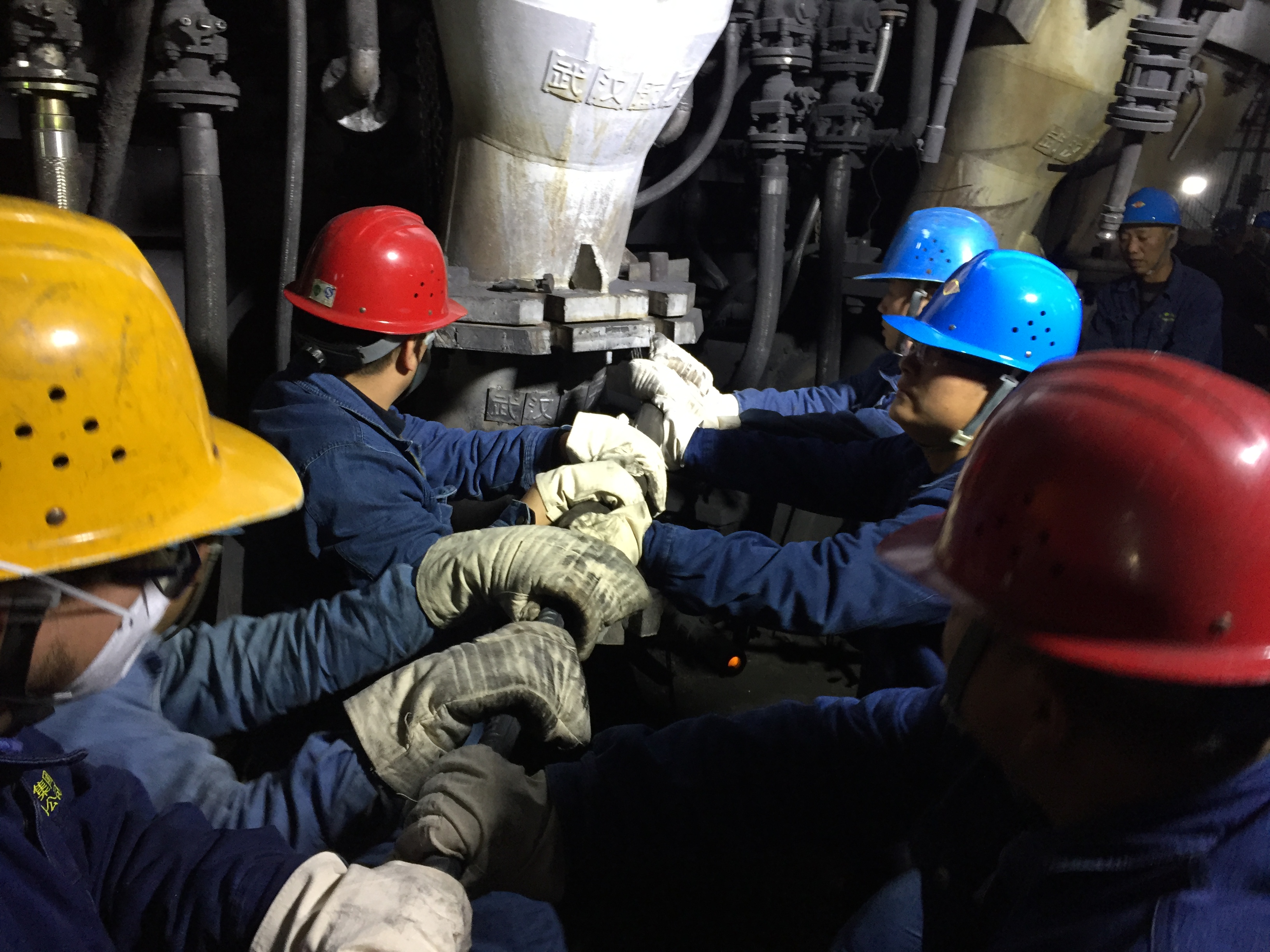 【钢城文苑】铁骨敲起来铮铮的响