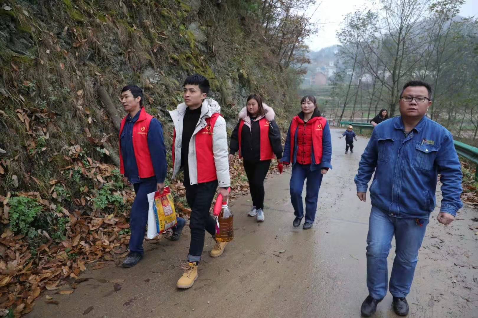 【团情动态】陕钢汉钢青年文明号开展“青春扶贫 爱心暖冬”活动