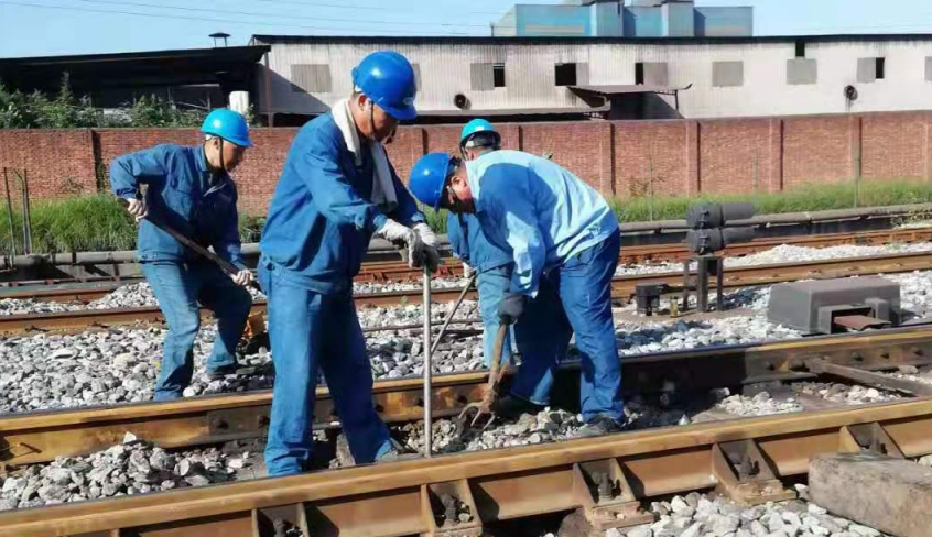 【钢城文苑】我是一枚道钉 【钢城文苑】我是一枚道钉