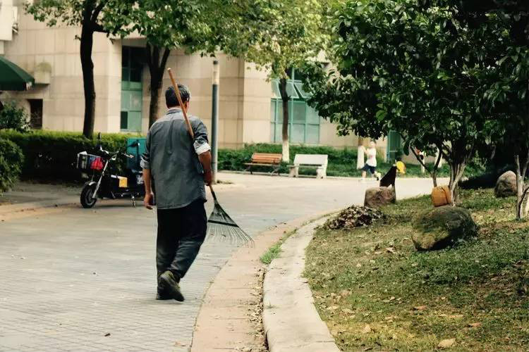 【钢城文苑】老党员的一天 【钢城文苑】老党员的一天