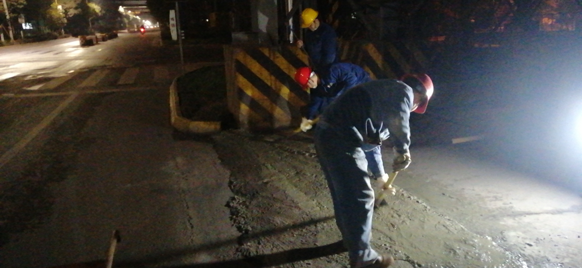 【钢城文苑】那一抹灯光