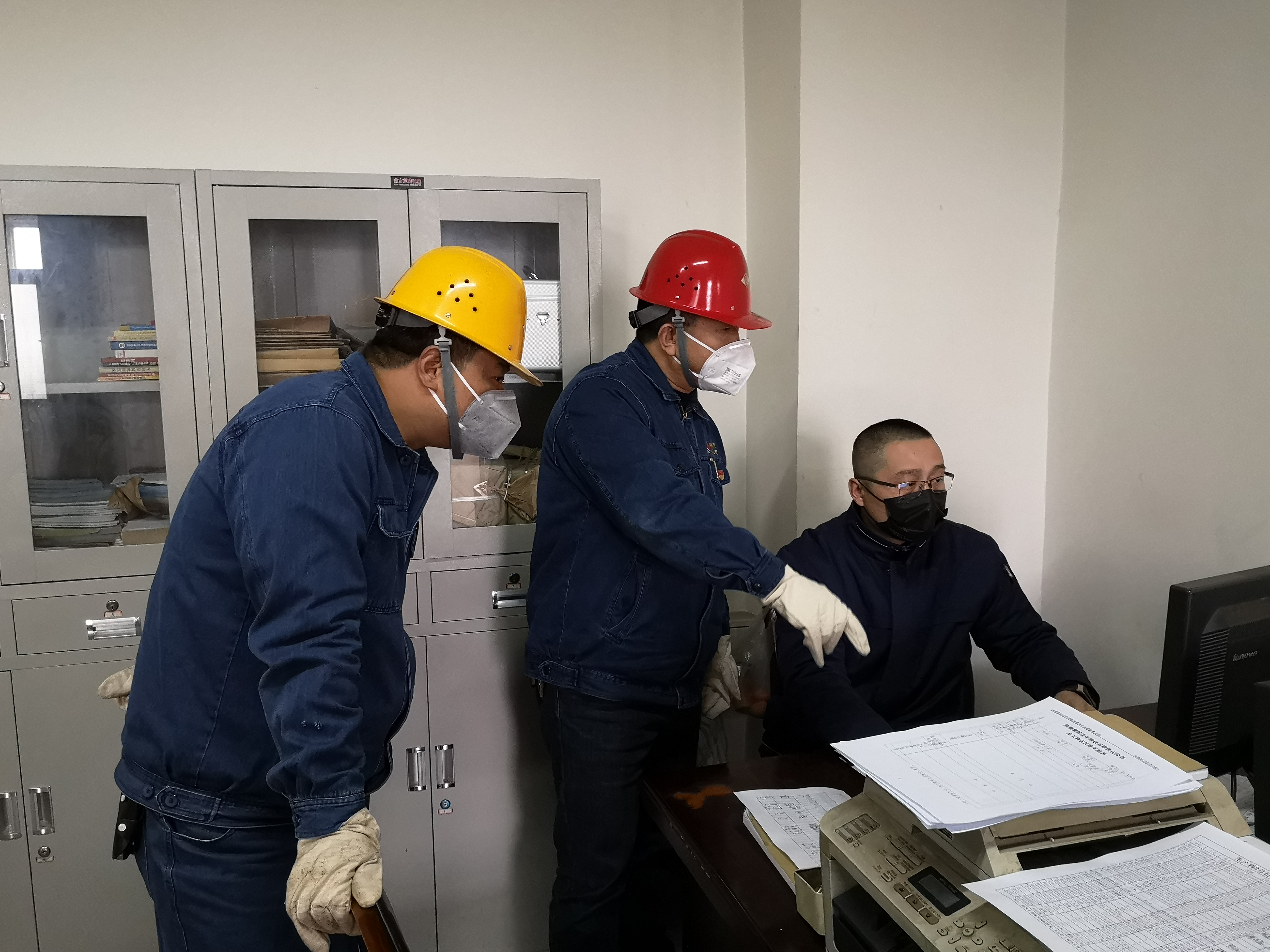 【钢城防控】党旗飘扬 全面战“疫” 【钢城防控】党旗飘扬 全面战“疫”