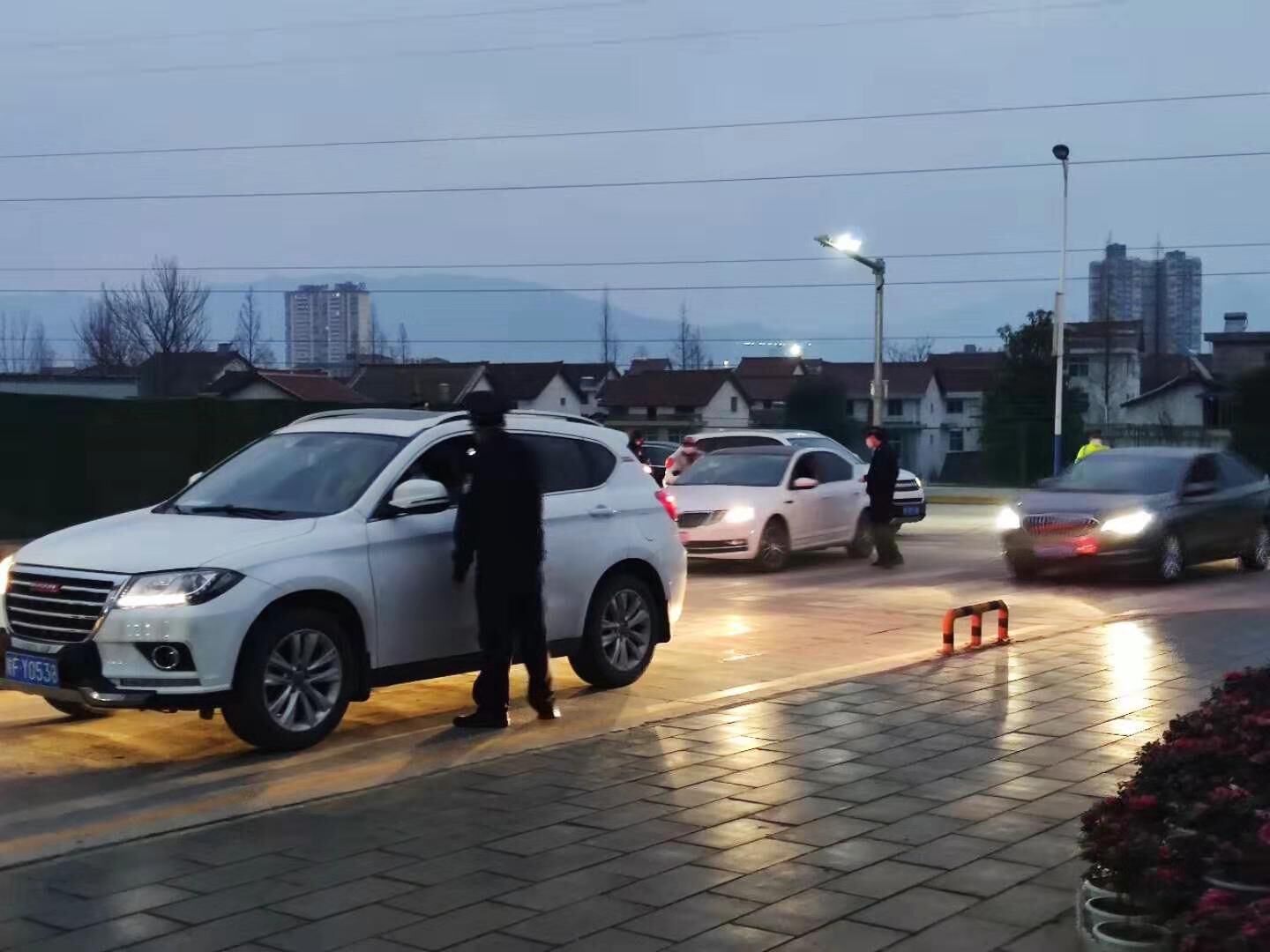 【钢城文苑】致敬，疫情中最可爱的人