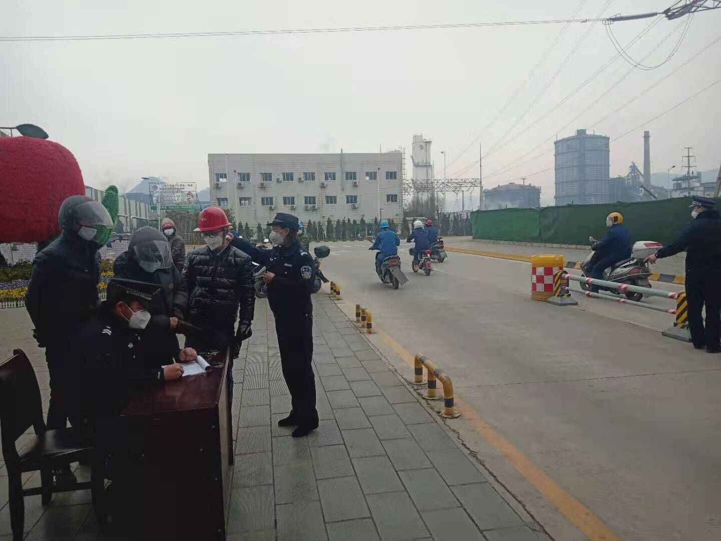 【钢城文苑】致敬,疫情中最可爱的人 【钢城文苑】致敬,疫情中最可爱的人