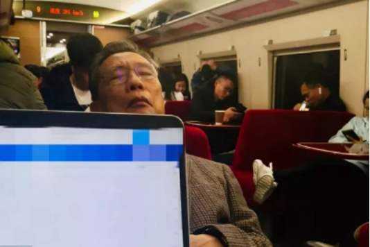 【钢城文苑】疫情面前，人人献出一点爱