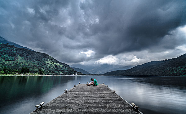 【钢城文苑】活在当下