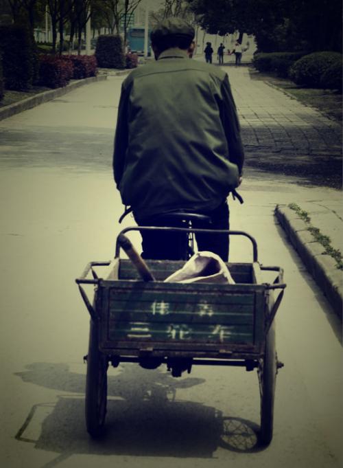 【钢城文苑】手捏式“推子” 【钢城文苑】手捏式“推子”