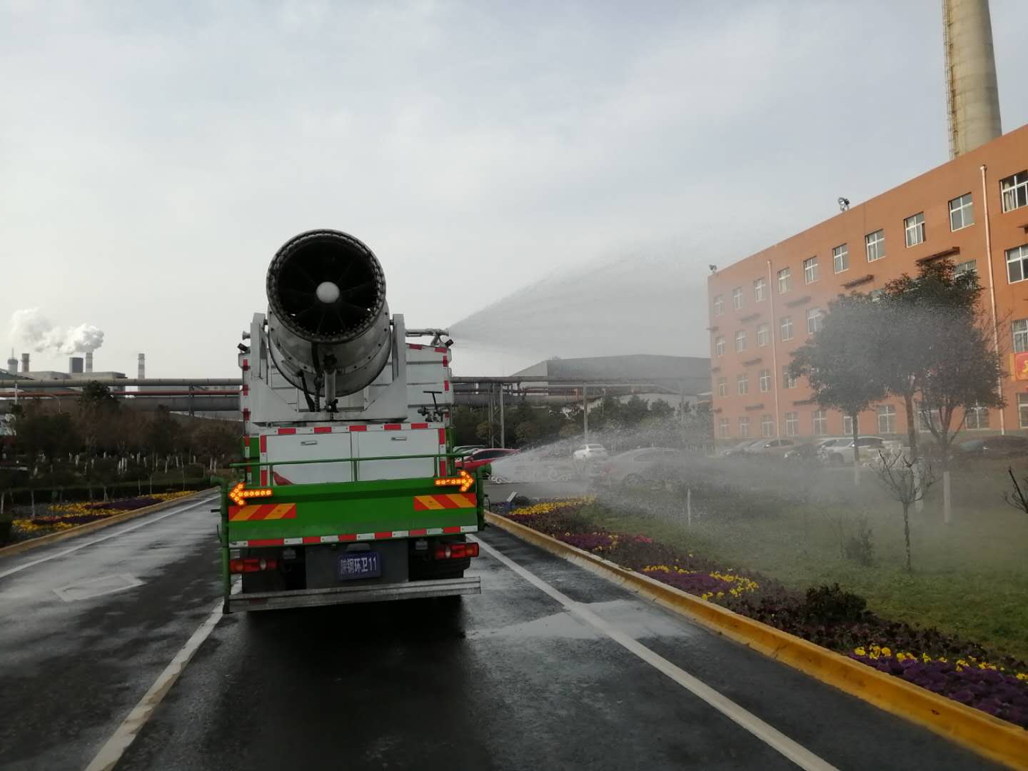 【美丽汉钢】公司多措并举 做好春季绿化苗木养护工作 【美丽汉钢】公司多措并举 做好春季绿化苗木养护工作