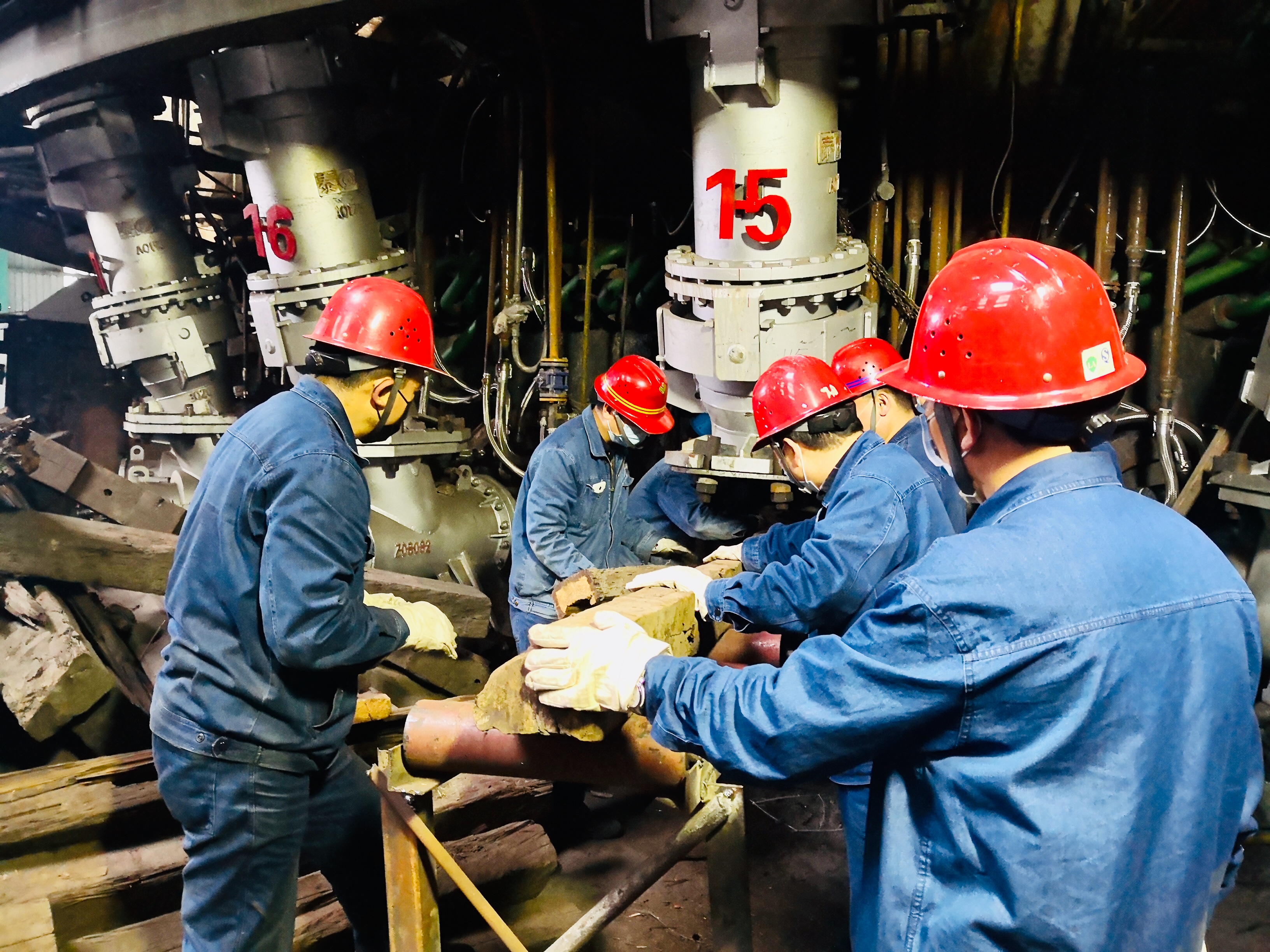 【钢城文苑】汉钢公司1号高炉复产出铁偶感 【钢城文苑】汉钢公司1号高炉复产出铁偶感