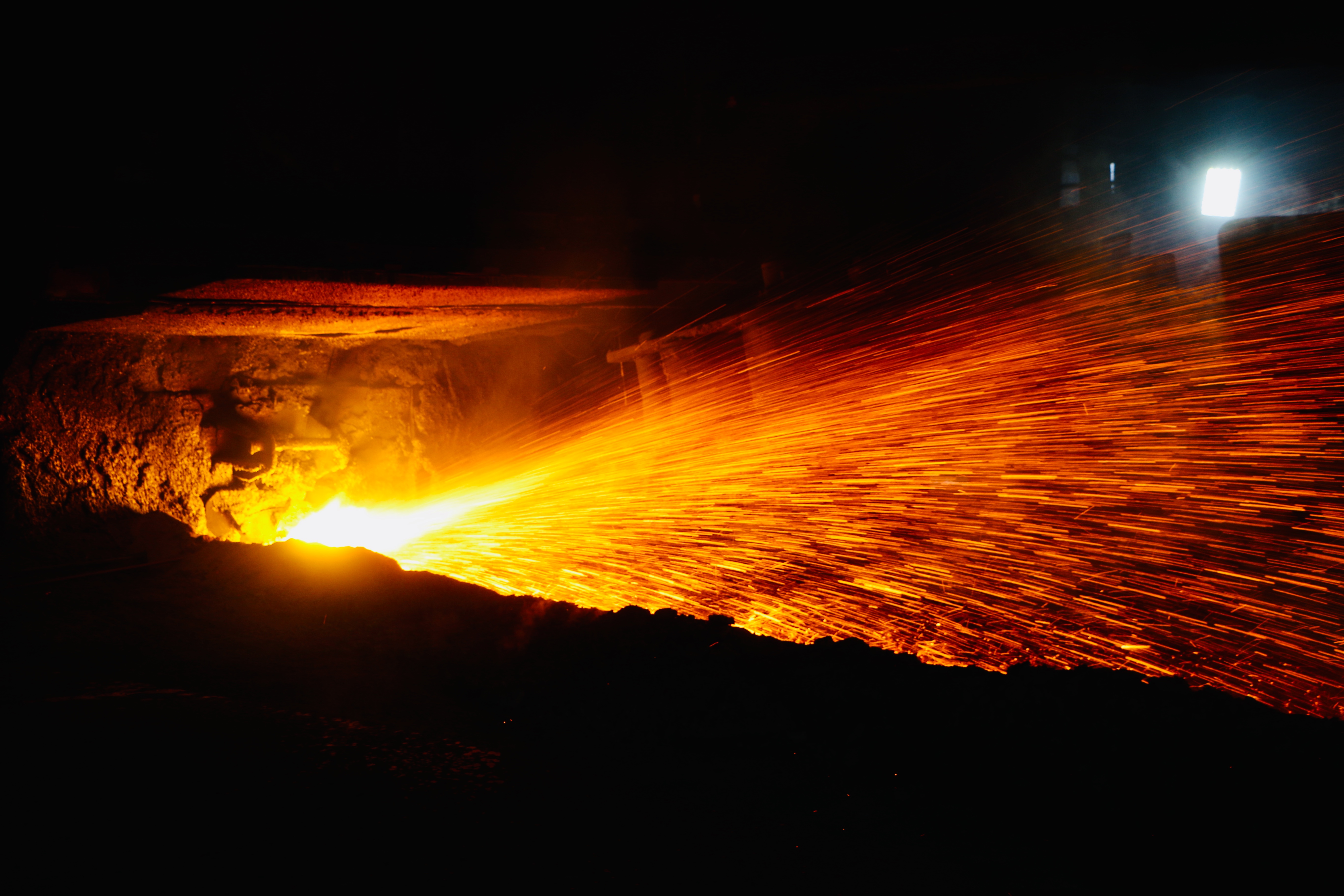 【钢城文苑】汉钢公司1号高炉复产出铁偶感 【钢城文苑】汉钢公司1号高炉复产出铁偶感