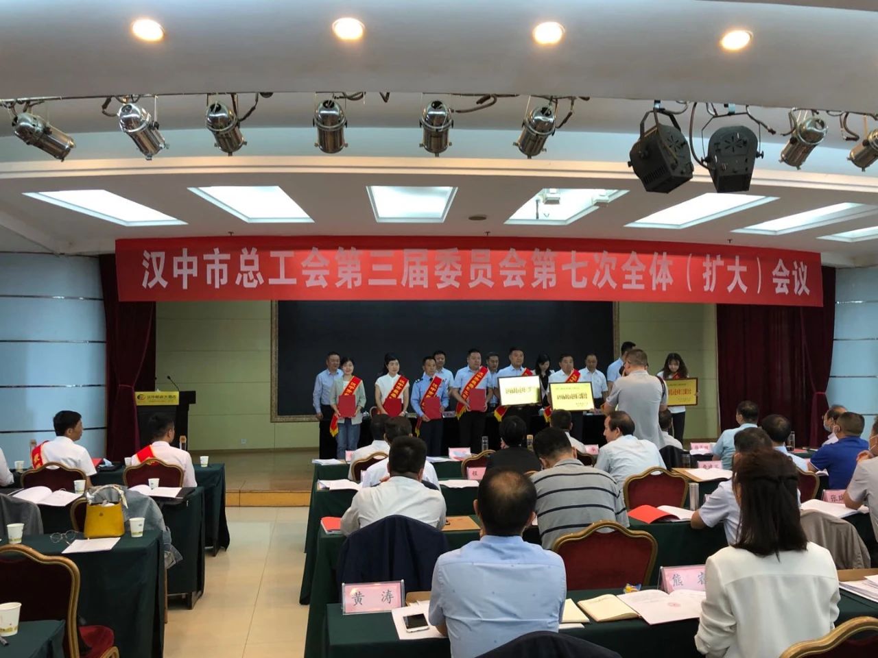 【先进典型】汉钢公司员工荣获2020年汉中市“最美职工家庭”称号 【先进典型】汉钢公司员工荣获2020年汉中市“最美职工家庭”称号