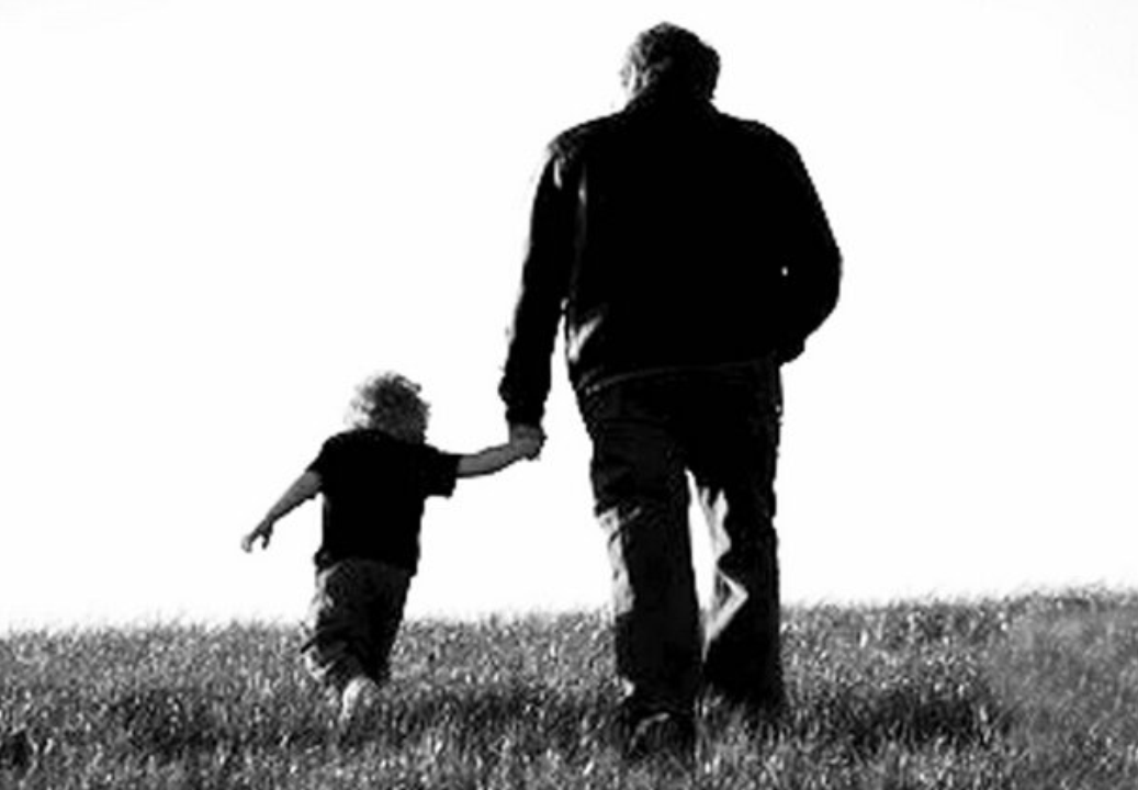 【钢城文苑】照亮我心隅的沉沉父爱