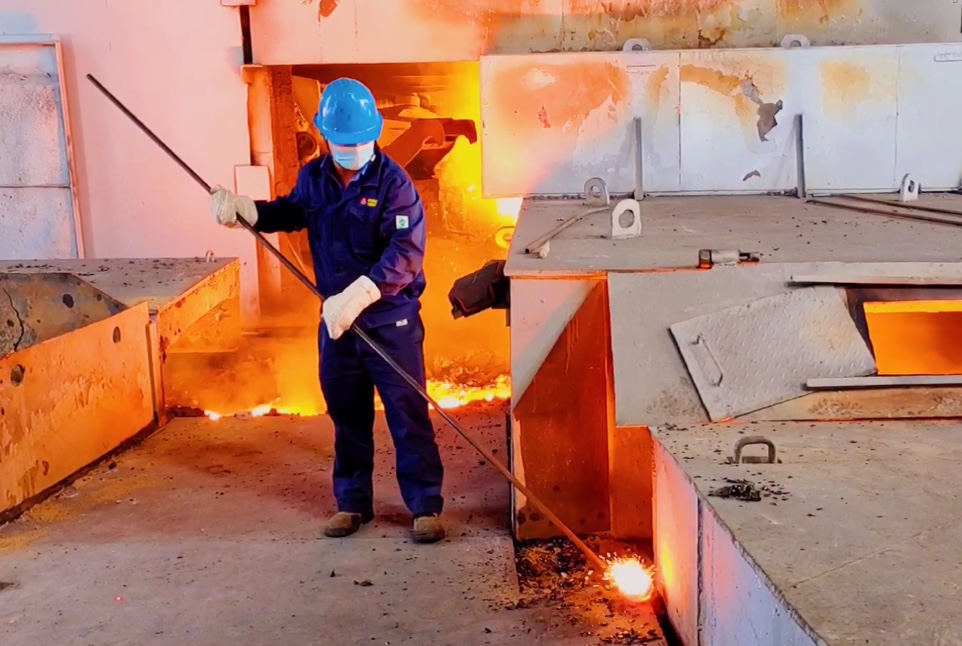 【钢城文苑】奋勇前行谱华章