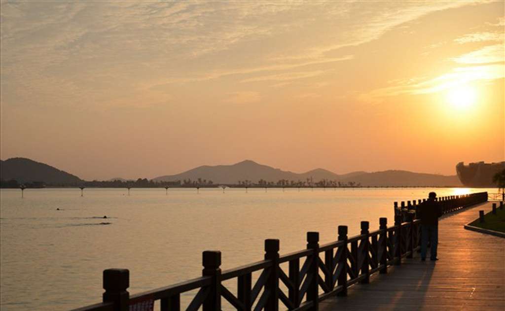 【钢城文苑】忆夏,是五彩的 【钢城文苑】忆夏,是五彩的