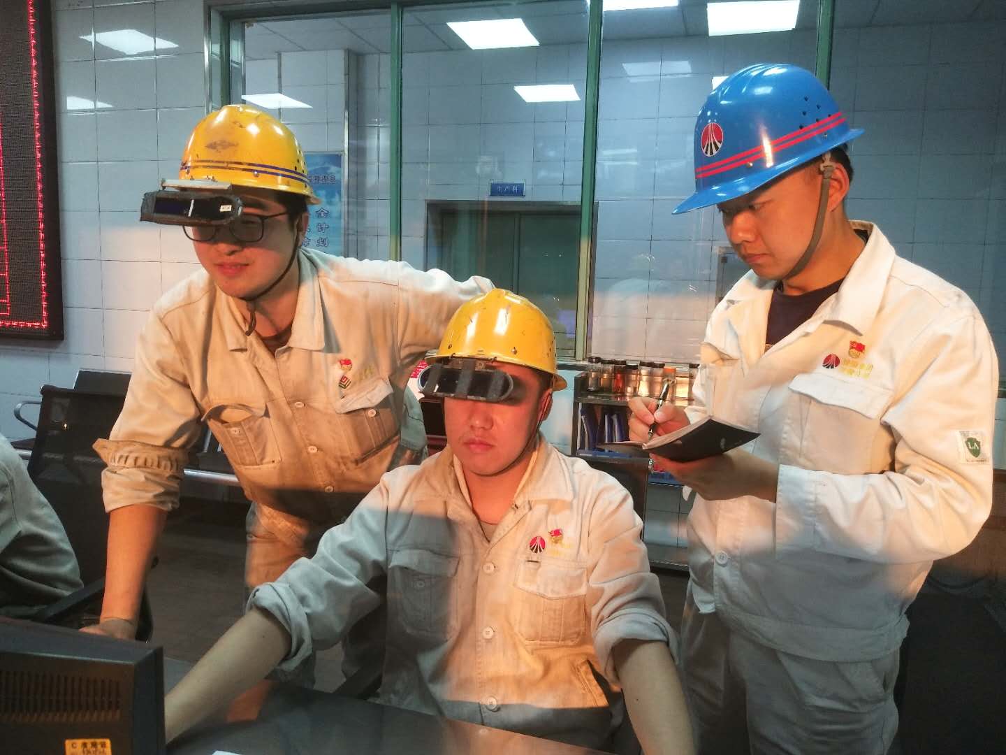 【钢城文苑】炼钢工人的夏天