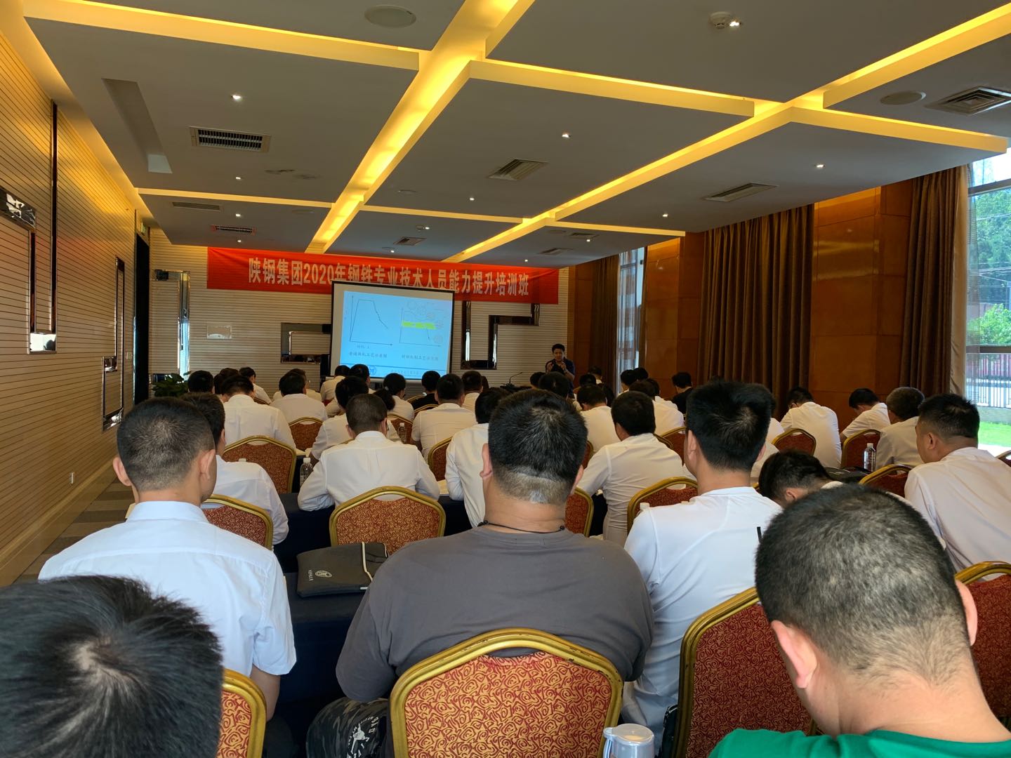 百舸争流  奋楫者先