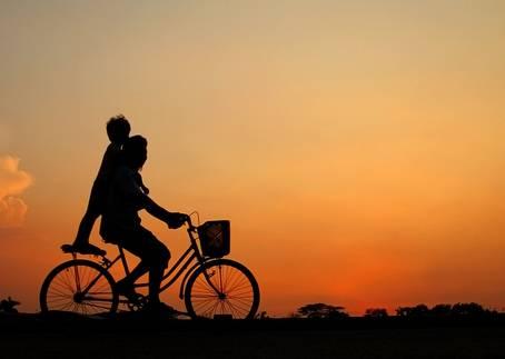 【钢城文苑】背影