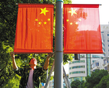 小城大街上的人间画卷