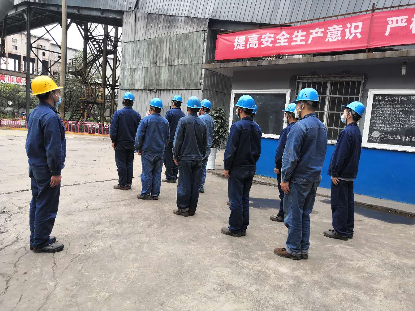 开好班前会，弹好安全管理 “前奏曲”