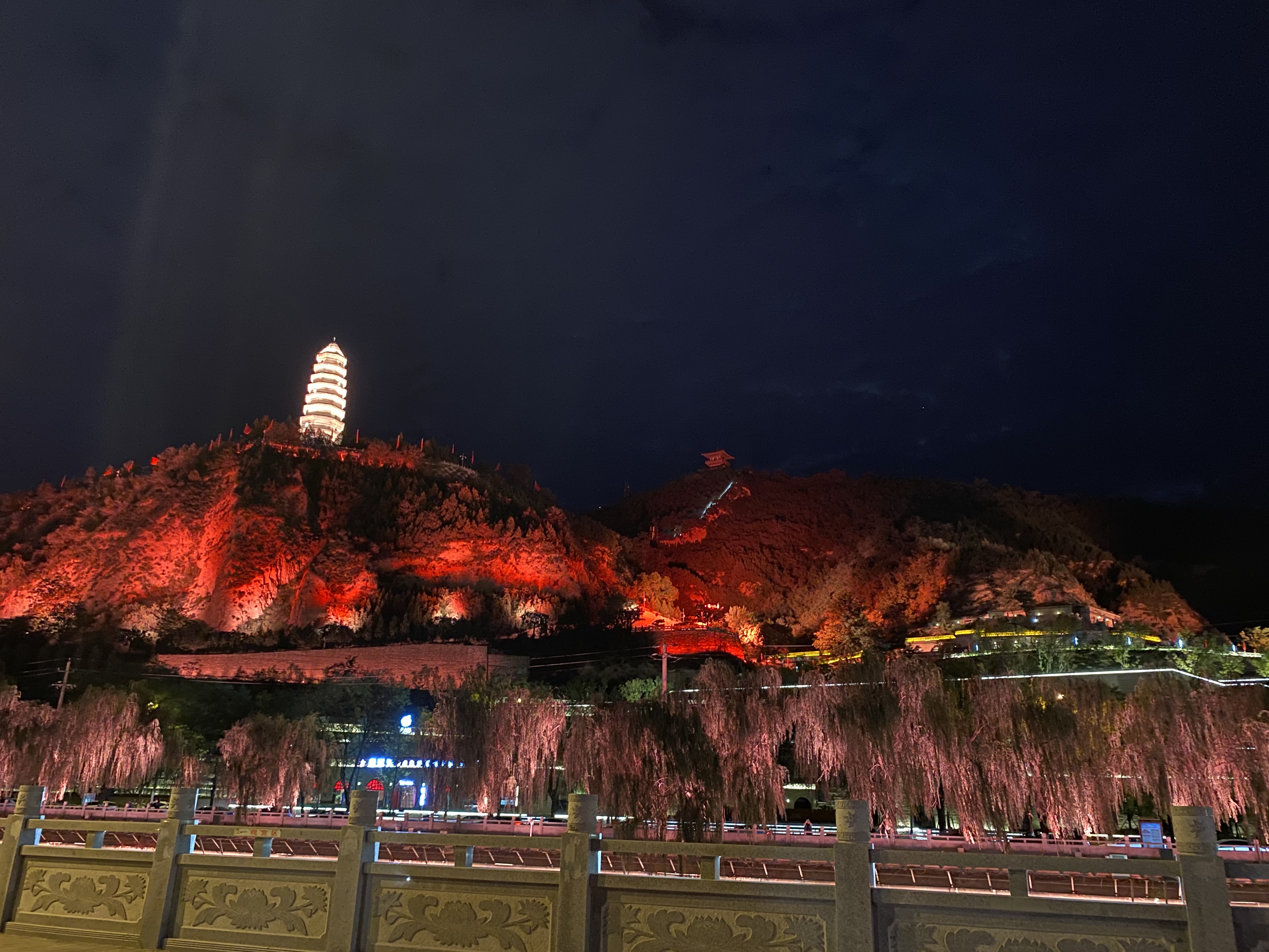 重温红色记忆  弘扬延安精神