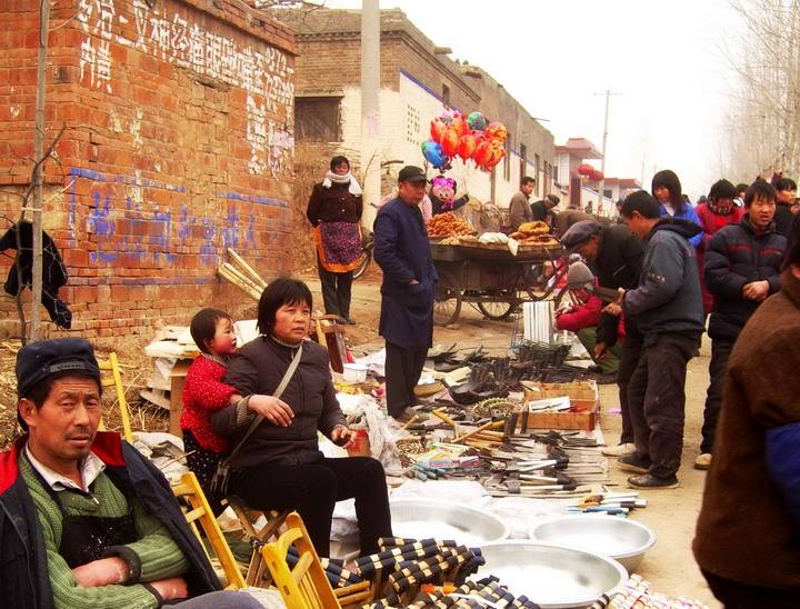 我与母亲的地摊情怀