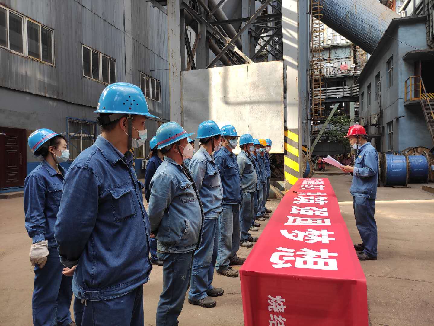 筑牢安全“防火墙”密织冬季“安全网”