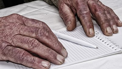 父亲手上的冻疮