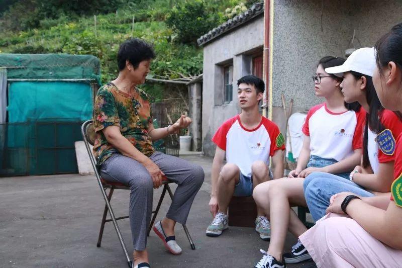 听老人讲故事 听老人讲故事