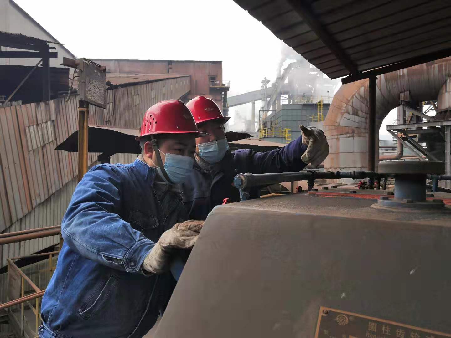 无畏艰难战寒冬 全力打好“收官战” -烧结厂265㎡烧结机检修工作纪实