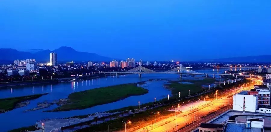 夜游沔水湾广场