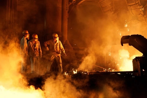 致敬,打工人 ——观《天边加油站》有感 致敬,打工人 ——观《天边加油站》有感