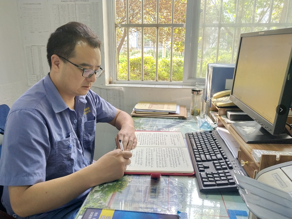 【星耀钢城】不忘初心跟党走 锐意进取创未来 ——记陕钢集团优秀共产党员包伟