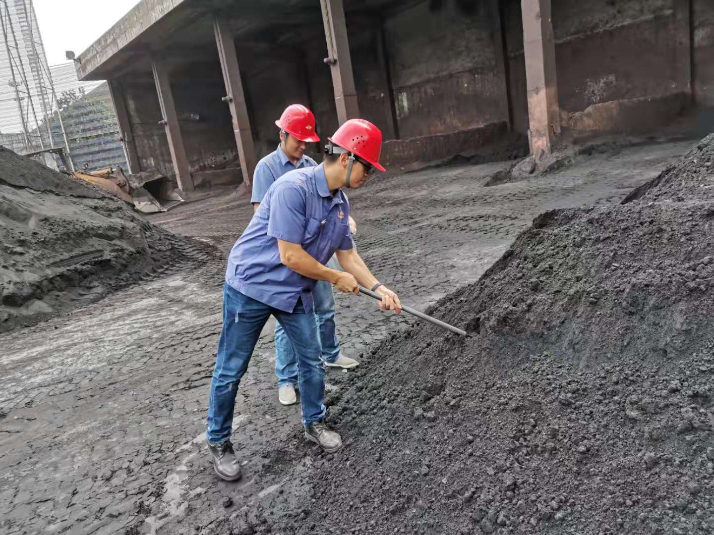 【先进风采】默默奉献不言苦，爱岗敬业有担当 ——陕钢集团优秀共产党员  马锋