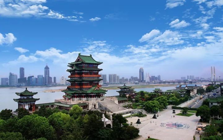 【钢城文苑】登楼观云